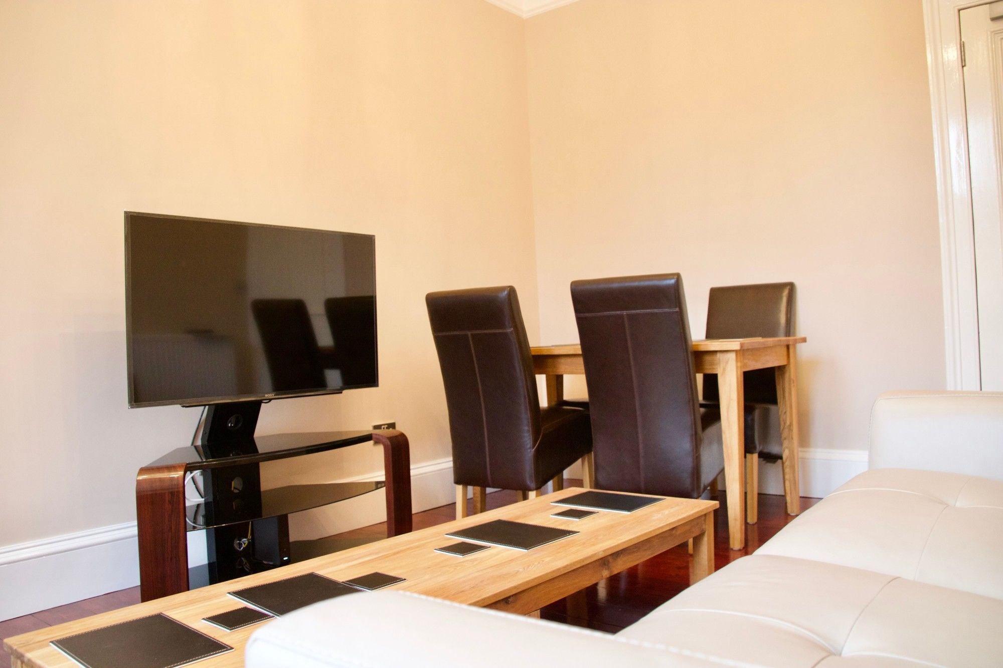 2 Bedroom Flat Off Leith Walk Accommodates 7 エディンバラ エクステリア 写真
